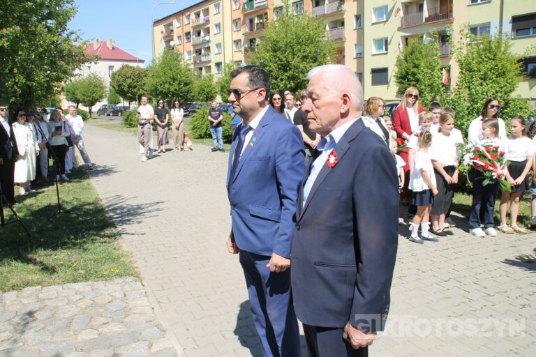 Uroczystości, msza i hołd pod pomnikiem z okazji 235. rocznicy uchwalenia Konstytucji 3 Maja