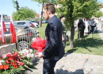 Uroczystości, msza i hołd pod pomnikiem z okazji 235. rocznicy uchwalenia Konstytucji 3 Maja