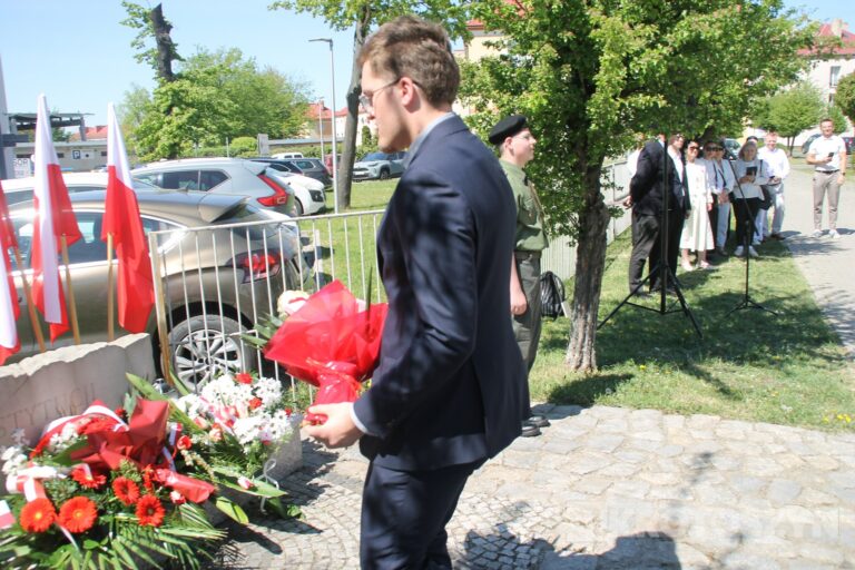 Uroczystości, msza i hołd pod pomnikiem z okazji 235. rocznicy uchwalenia Konstytucji 3 Maja