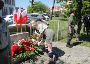 Uroczystości, msza i hołd pod pomnikiem z okazji 235. rocznicy uchwalenia Konstytucji 3 Maja