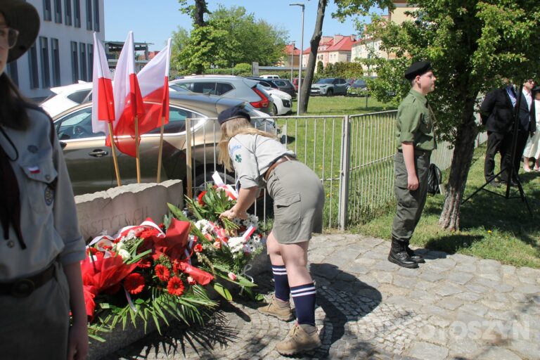 Uroczystości, msza i hołd pod pomnikiem z okazji 235. rocznicy uchwalenia Konstytucji 3 Maja
