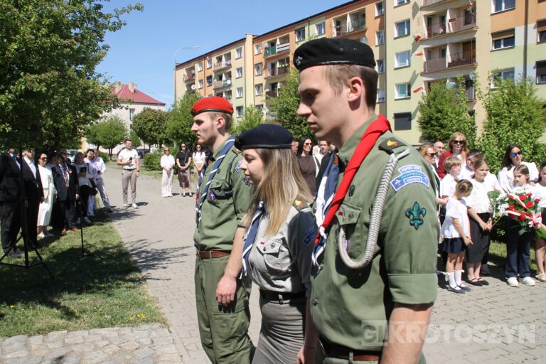 Uroczystości, msza i hołd pod pomnikiem z okazji 235. rocznicy uchwalenia Konstytucji 3 Maja