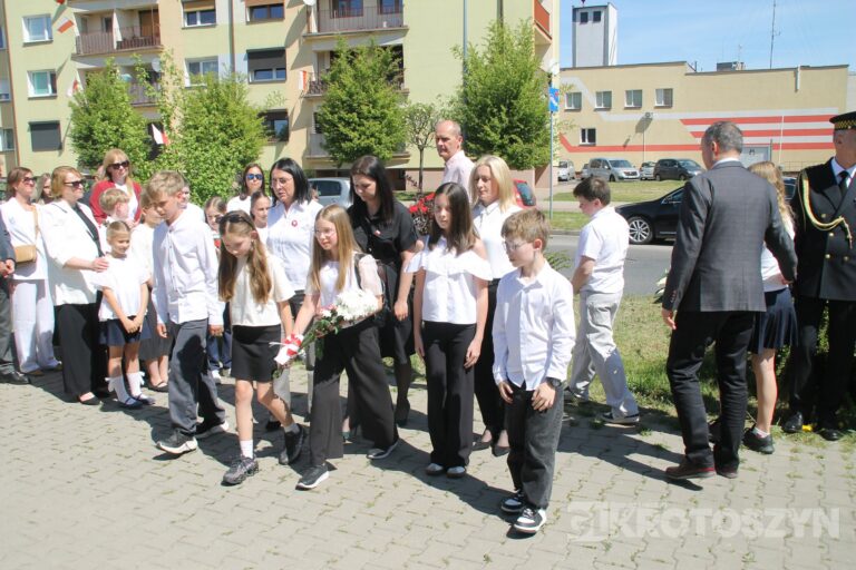 Uroczystości, msza i hołd pod pomnikiem z okazji 235. rocznicy uchwalenia Konstytucji 3 Maja