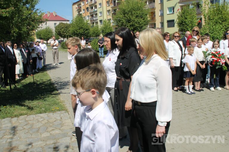 Uroczystości, msza i hołd pod pomnikiem z okazji 235. rocznicy uchwalenia Konstytucji 3 Maja