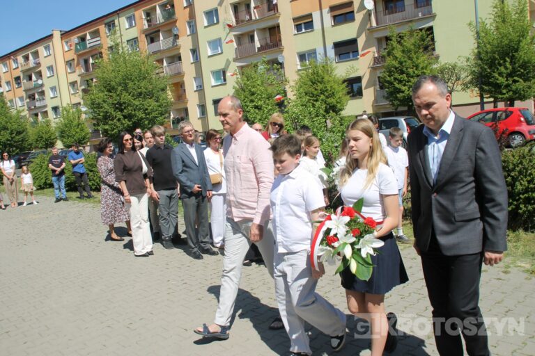 Uroczystości, msza i hołd pod pomnikiem z okazji 235. rocznicy uchwalenia Konstytucji 3 Maja
