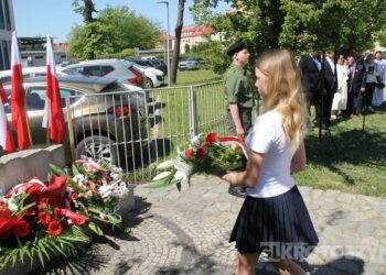 Uroczystości, msza i hołd pod pomnikiem z okazji 235. rocznicy uchwalenia Konstytucji 3 Maja