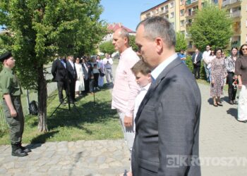 Uroczystości, msza i hołd pod pomnikiem z okazji 235. rocznicy uchwalenia Konstytucji 3 Maja