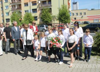 Uroczystości, msza i hołd pod pomnikiem z okazji 235. rocznicy uchwalenia Konstytucji 3 Maja