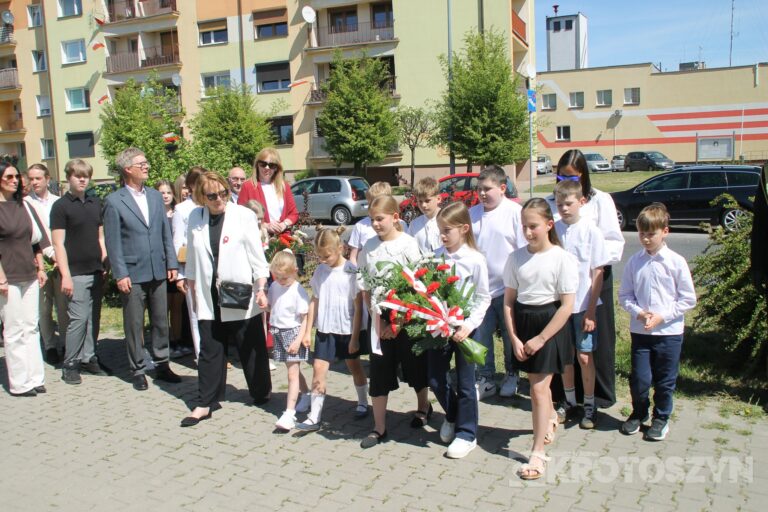 Uroczystości, msza i hołd pod pomnikiem z okazji 235. rocznicy uchwalenia Konstytucji 3 Maja