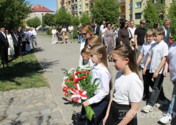 Uroczystości, msza i hołd pod pomnikiem z okazji 235. rocznicy uchwalenia Konstytucji 3 Maja