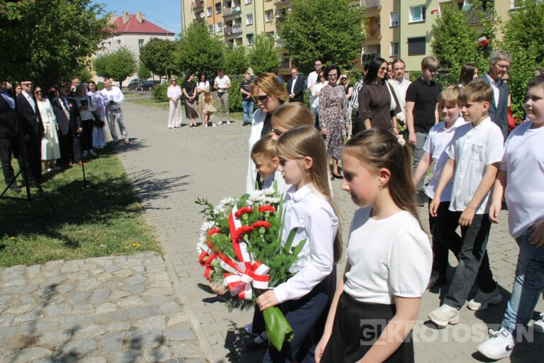 Uroczystości, msza i hołd pod pomnikiem z okazji 235. rocznicy uchwalenia Konstytucji 3 Maja