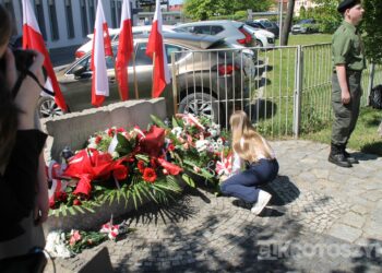 Uroczystości, msza i hołd pod pomnikiem z okazji 235. rocznicy uchwalenia Konstytucji 3 Maja