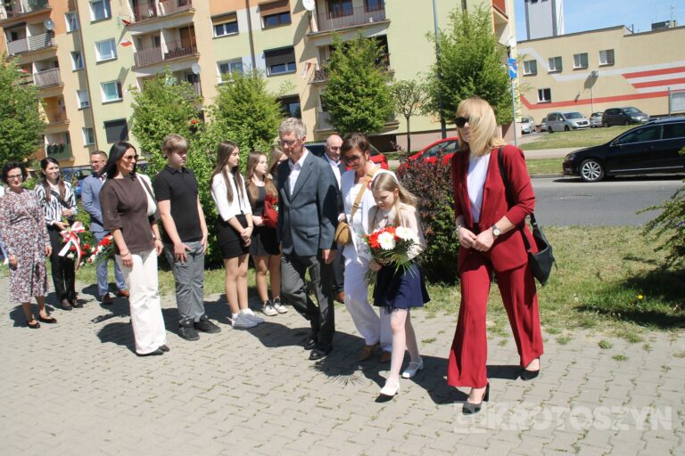 Uroczystości, msza i hołd pod pomnikiem z okazji 235. rocznicy uchwalenia Konstytucji 3 Maja