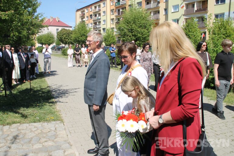 Uroczystości, msza i hołd pod pomnikiem z okazji 235. rocznicy uchwalenia Konstytucji 3 Maja