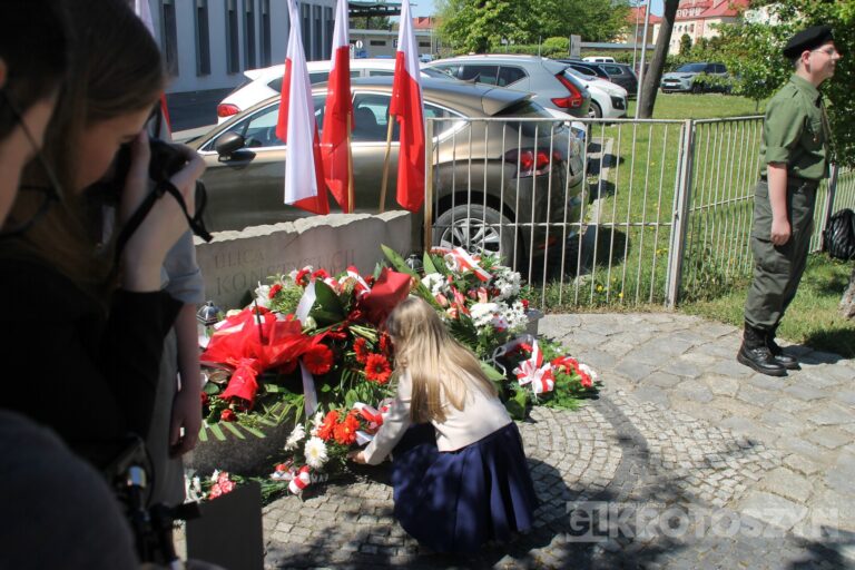 Uroczystości, msza i hołd pod pomnikiem z okazji 235. rocznicy uchwalenia Konstytucji 3 Maja