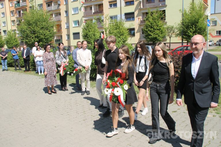 Uroczystości, msza i hołd pod pomnikiem z okazji 235. rocznicy uchwalenia Konstytucji 3 Maja