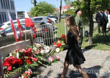 Uroczystości, msza i hołd pod pomnikiem z okazji 235. rocznicy uchwalenia Konstytucji 3 Maja