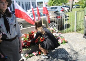 Uroczystości, msza i hołd pod pomnikiem z okazji 235. rocznicy uchwalenia Konstytucji 3 Maja