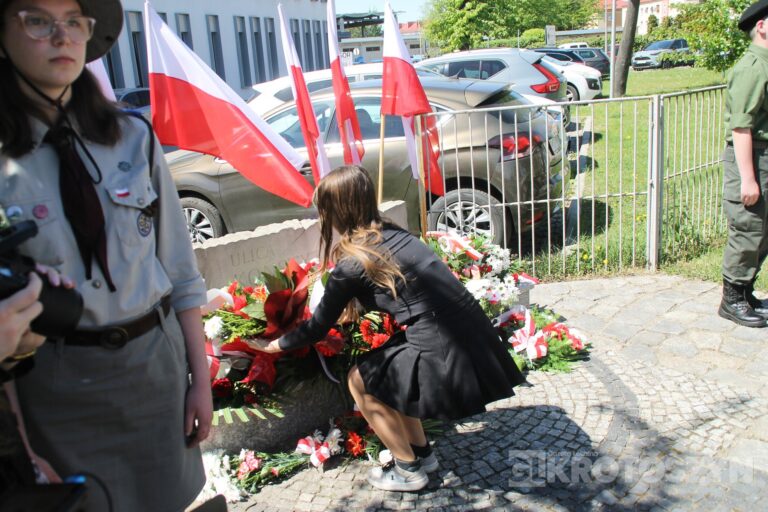 Uroczystości, msza i hołd pod pomnikiem z okazji 235. rocznicy uchwalenia Konstytucji 3 Maja