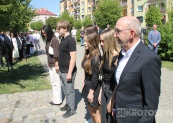 Uroczystości, msza i hołd pod pomnikiem z okazji 235. rocznicy uchwalenia Konstytucji 3 Maja