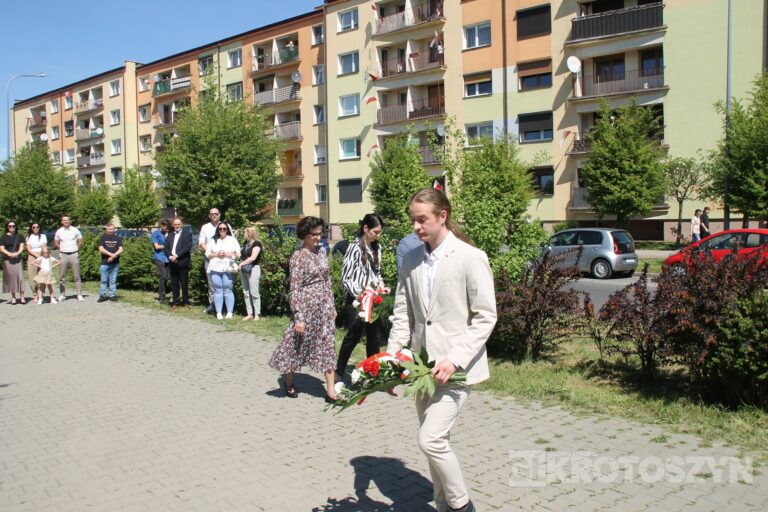Uroczystości, msza i hołd pod pomnikiem z okazji 235. rocznicy uchwalenia Konstytucji 3 Maja