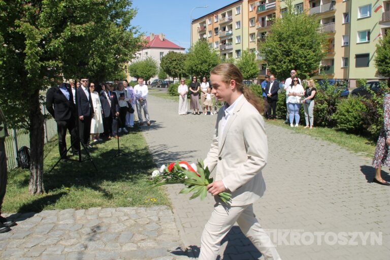 Uroczystości, msza i hołd pod pomnikiem z okazji 235. rocznicy uchwalenia Konstytucji 3 Maja