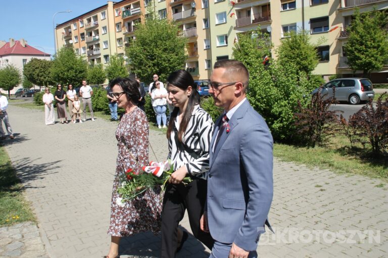 Uroczystości, msza i hołd pod pomnikiem z okazji 235. rocznicy uchwalenia Konstytucji 3 Maja