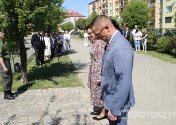Uroczystości, msza i hołd pod pomnikiem z okazji 235. rocznicy uchwalenia Konstytucji 3 Maja