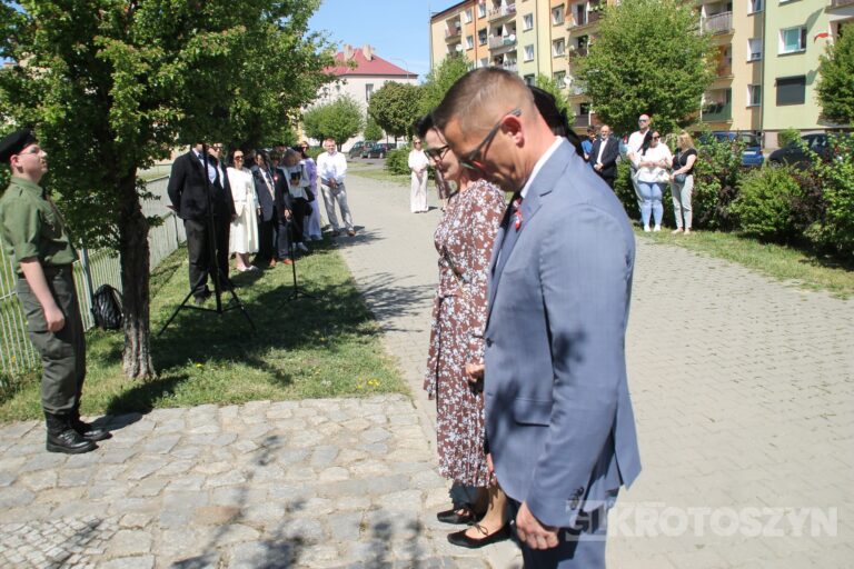 Uroczystości, msza i hołd pod pomnikiem z okazji 235. rocznicy uchwalenia Konstytucji 3 Maja