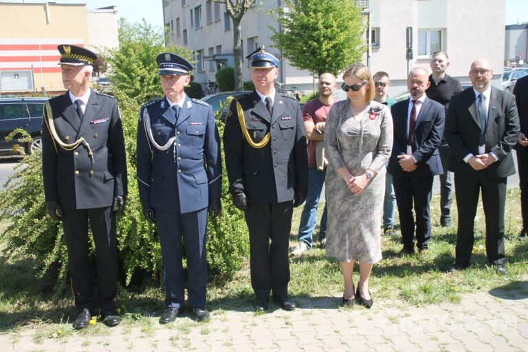 Uroczystości, msza i hołd pod pomnikiem z okazji 235. rocznicy uchwalenia Konstytucji 3 Maja