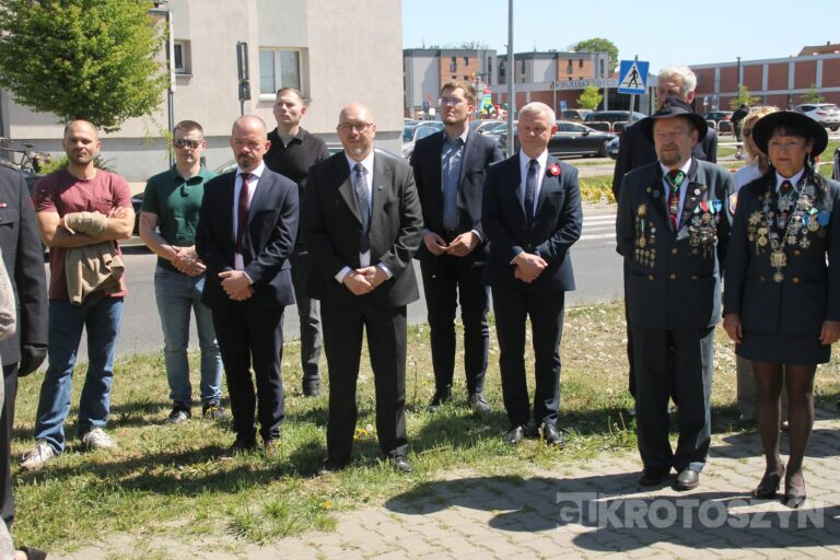 Uroczystości, msza i hołd pod pomnikiem z okazji 235. rocznicy uchwalenia Konstytucji 3 Maja