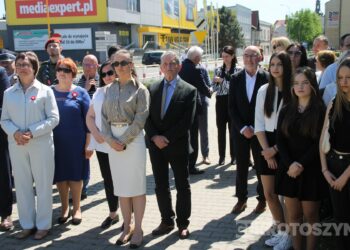 Uroczystości, msza i hołd pod pomnikiem z okazji 235. rocznicy uchwalenia Konstytucji 3 Maja