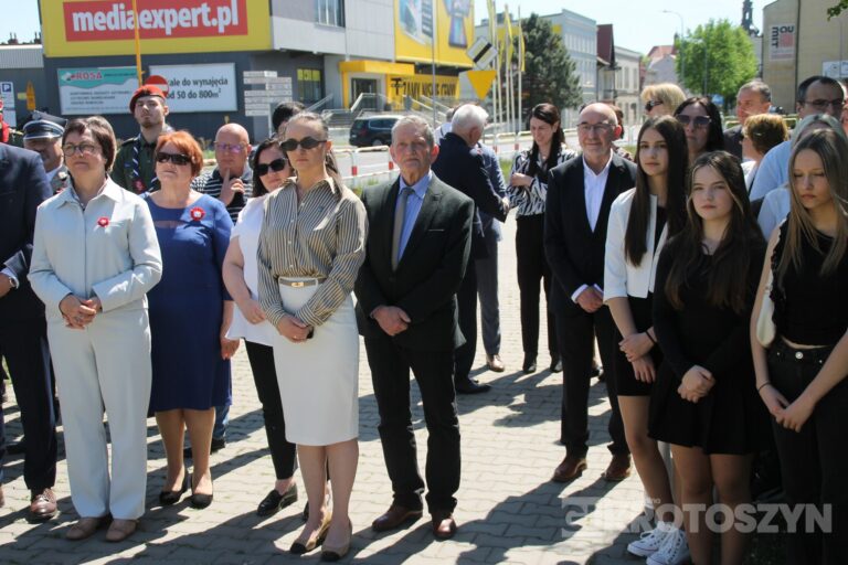 Uroczystości, msza i hołd pod pomnikiem z okazji 235. rocznicy uchwalenia Konstytucji 3 Maja