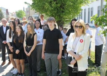 Uroczystości, msza i hołd pod pomnikiem z okazji 235. rocznicy uchwalenia Konstytucji 3 Maja