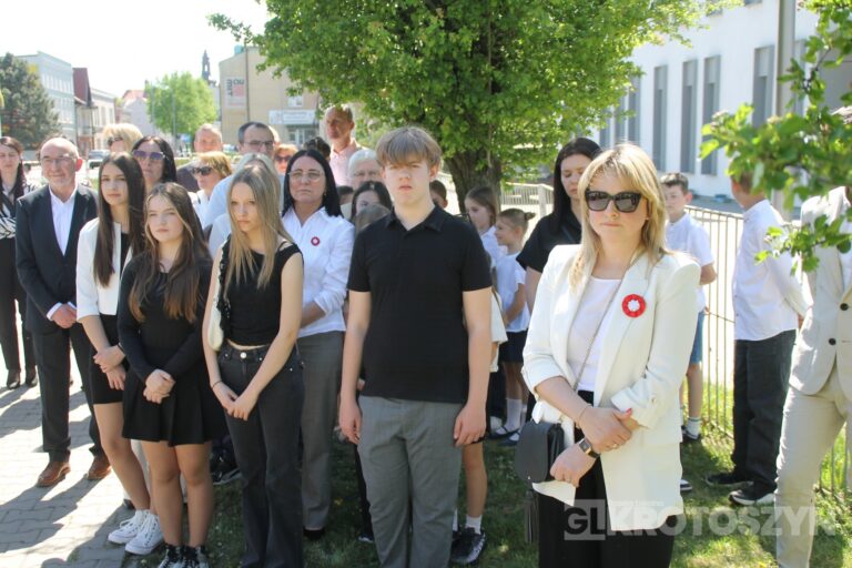 Uroczystości, msza i hołd pod pomnikiem z okazji 235. rocznicy uchwalenia Konstytucji 3 Maja