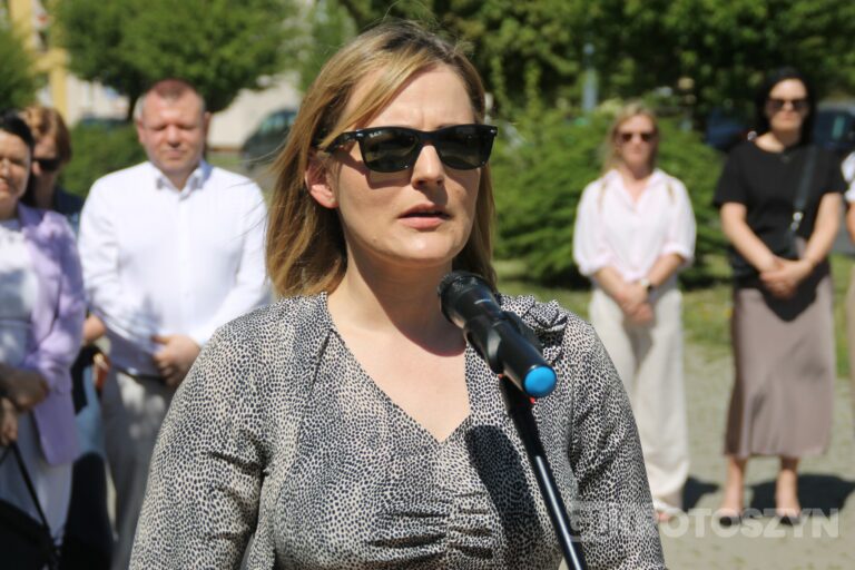 Uroczystości, msza i hołd pod pomnikiem z okazji 235. rocznicy uchwalenia Konstytucji 3 Maja