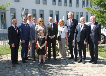 Uroczystości, msza i hołd pod pomnikiem z okazji 235. rocznicy uchwalenia Konstytucji 3 Maja