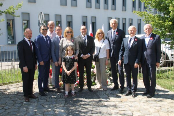 Uroczystości, msza i hołd pod pomnikiem z okazji 235. rocznicy uchwalenia Konstytucji 3 Maja Uroczystości, msza i hołd pod pomnikiem z okazji 235. rocznicy uchwalenia Konstytucji 3 Maja