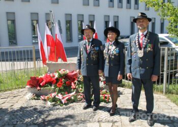Uroczystości, msza i hołd pod pomnikiem z okazji 235. rocznicy uchwalenia Konstytucji 3 Maja
