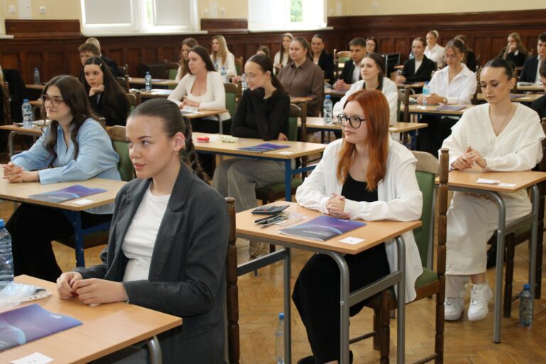 Poranek z matematyką. Sprawdziliśmy, jak maturzyści radzili sobie w Krotoszynie
