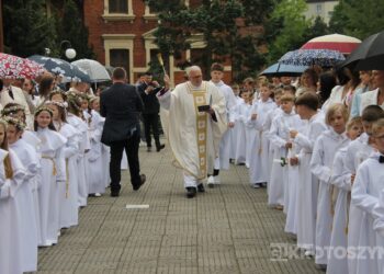 66 dzieci przyjęło Pierwszą Komunię Świętą w krotoszyńskiej bazylice 66 dzieci przyjęło Pierwszą Komunię Świętą w krotoszyńskiej bazylice