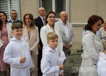 Wyjątkowy dzień dla 36 dzieci. Uroczystość I Komunii Świętej w krotoszyńskiej bazylice