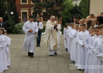 Wyjątkowy dzień dla 36 dzieci. Uroczystość I Komunii Świętej w krotoszyńskiej bazylice