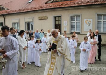 Wyjątkowy dzień dla 36 dzieci. Uroczystość I Komunii Świętej w krotoszyńskiej bazylice