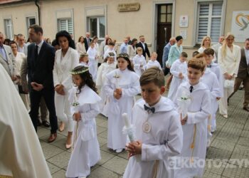 Wyjątkowy dzień dla 36 dzieci. Uroczystość I Komunii Świętej w krotoszyńskiej bazylice