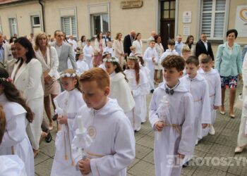 Wyjątkowy dzień dla 36 dzieci. Uroczystość I Komunii Świętej w krotoszyńskiej bazylice