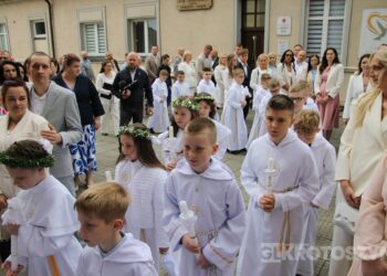 Wyjątkowy dzień dla 36 dzieci. Uroczystość I Komunii Świętej w krotoszyńskiej bazylice