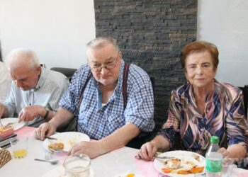 Świętowali do późnego popołudnia! Seniorzy opanowali Ministerstwo Kotleta
