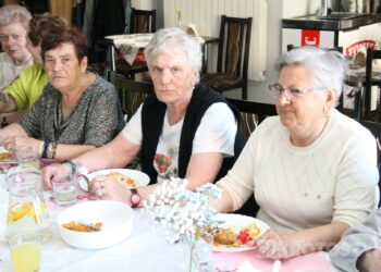 Świętowali do późnego popołudnia! Seniorzy opanowali Ministerstwo Kotleta