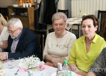 Świętowali do późnego popołudnia! Seniorzy opanowali Ministerstwo Kotleta